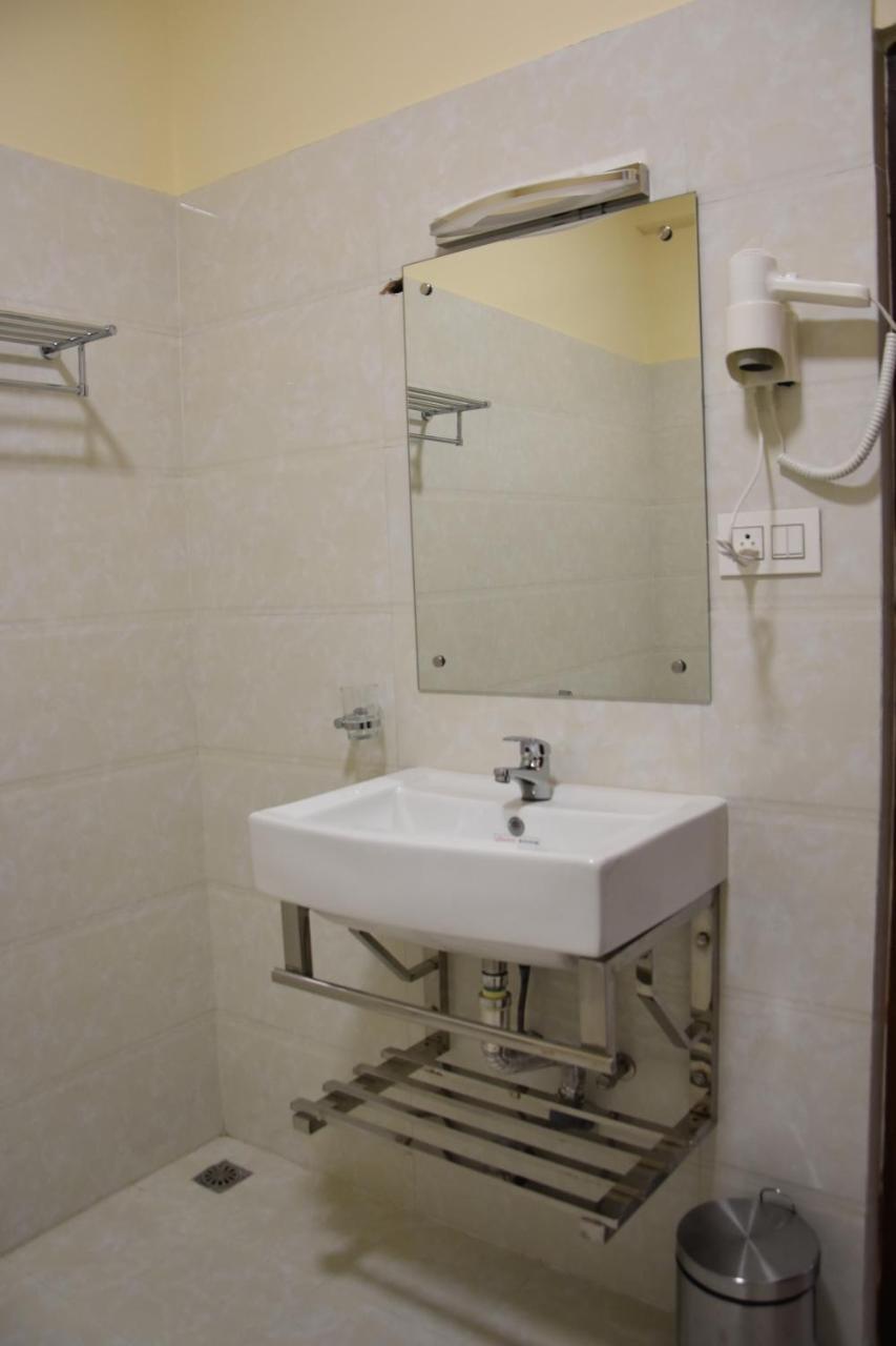 Legphel Hotel Фунтшолинг Екстериор снимка