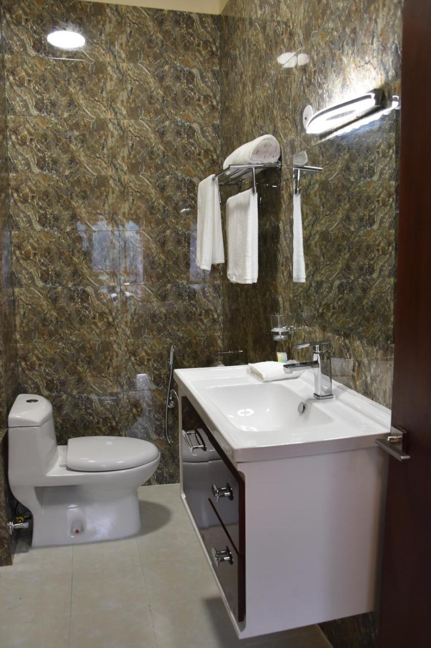 Legphel Hotel Фунтшолинг Екстериор снимка