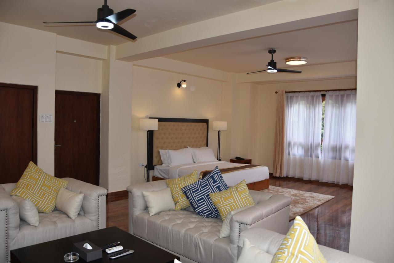 Legphel Hotel Фунтшолинг Екстериор снимка