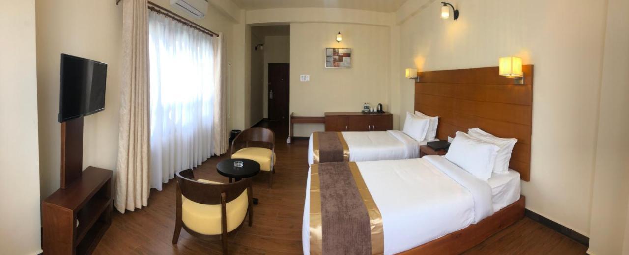 Legphel Hotel Фунтшолинг Екстериор снимка