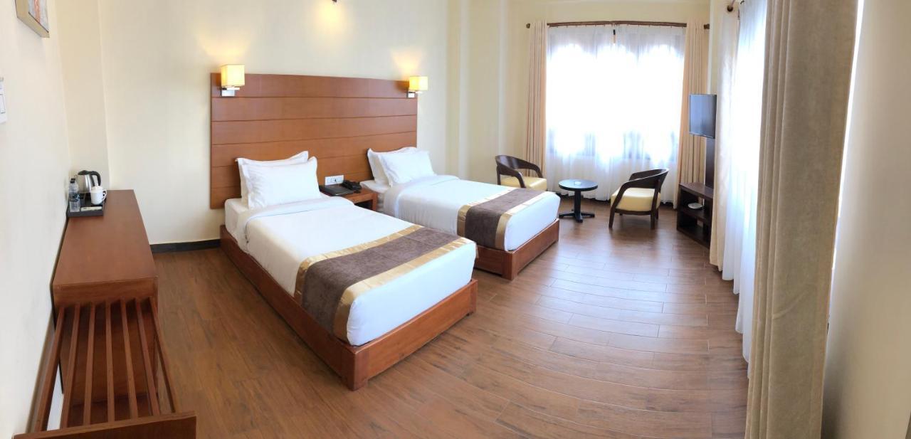 Legphel Hotel Фунтшолинг Екстериор снимка