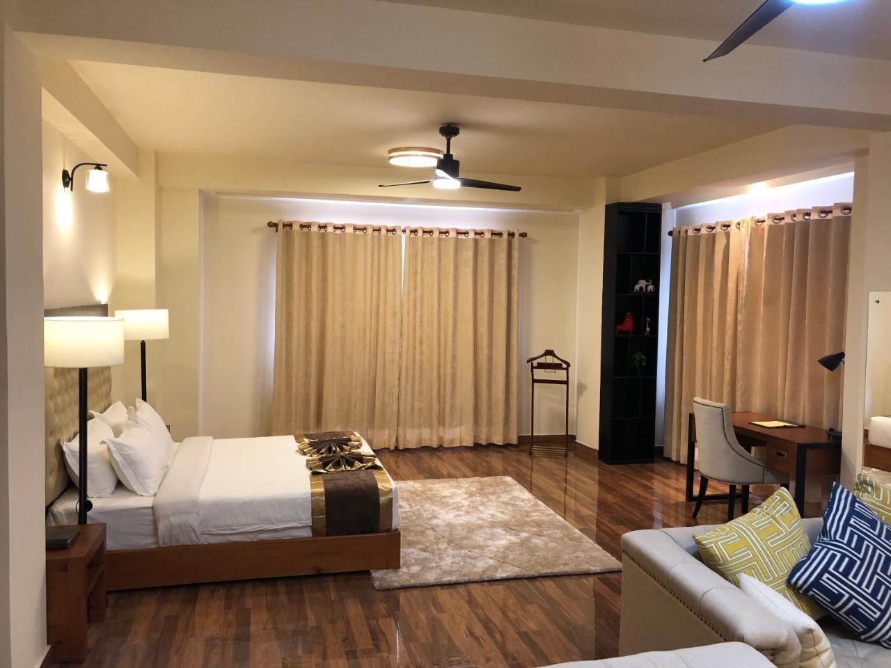 Legphel Hotel Фунтшолинг Екстериор снимка