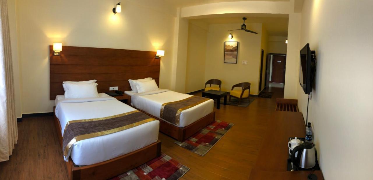 Legphel Hotel Фунтшолинг Екстериор снимка