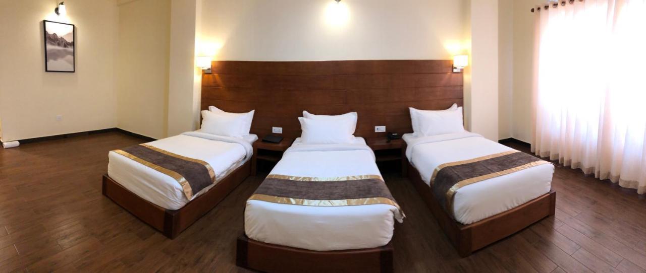 Legphel Hotel Фунтшолинг Екстериор снимка