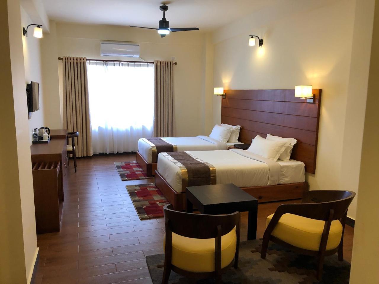 Legphel Hotel Фунтшолинг Екстериор снимка