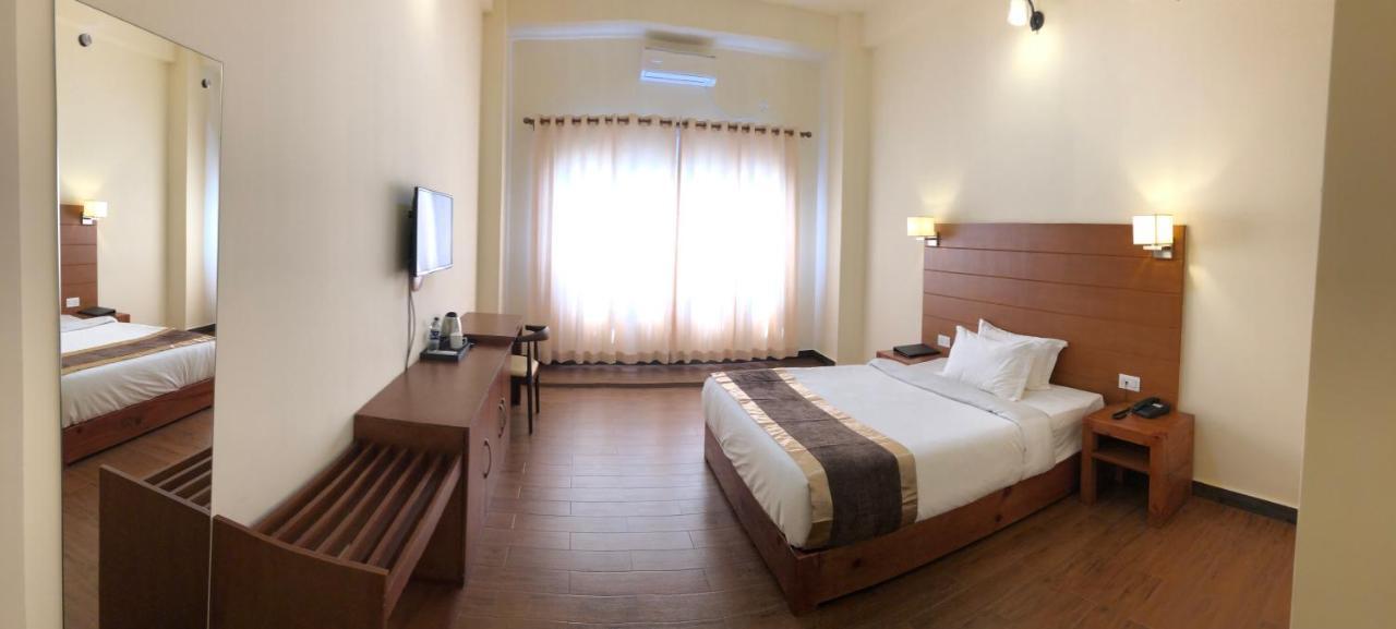 Legphel Hotel Фунтшолинг Екстериор снимка