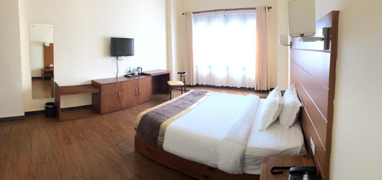 Legphel Hotel Фунтшолинг Екстериор снимка
