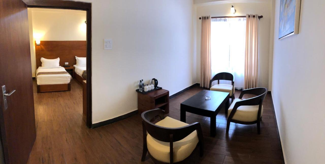 Legphel Hotel Фунтшолинг Екстериор снимка