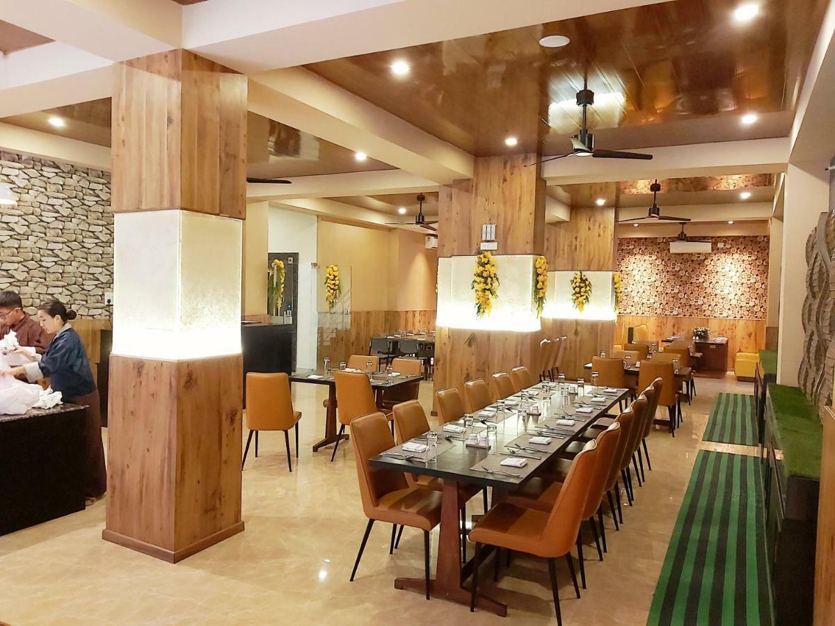 Legphel Hotel Фунтшолинг Екстериор снимка